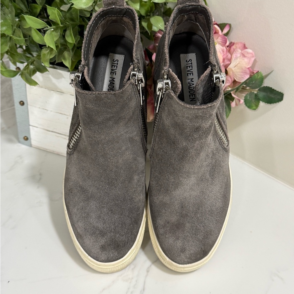💙2 for $12 Steve Madden Wedgie Platform Sneakers Ankle Booties Gray Suede Sz 6 - Picture 9 of 11